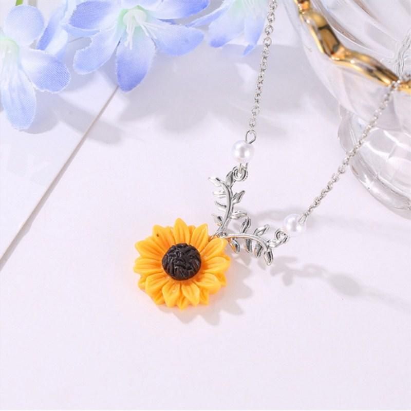 Collar de metal de girasol